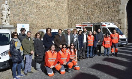 El Ayuntamiento respalda la presentación de los nuevos vehículos de Cruz Roja y valora la colaboración mantenida con esta entidad
