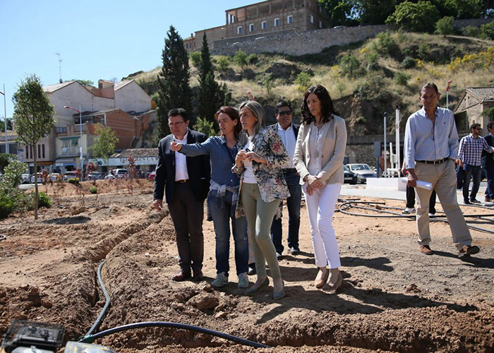 La alcaldesa anuncia 240.000 euros para la mejora del vial de Santa Bárbara entre el colegio Ángel del Alcázar y el Hospital Provincial