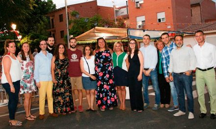 Azucaica arranca sus tradiciones fiestas con el pregón de Laura González y el apoyo de miembros de la Corporación municipal