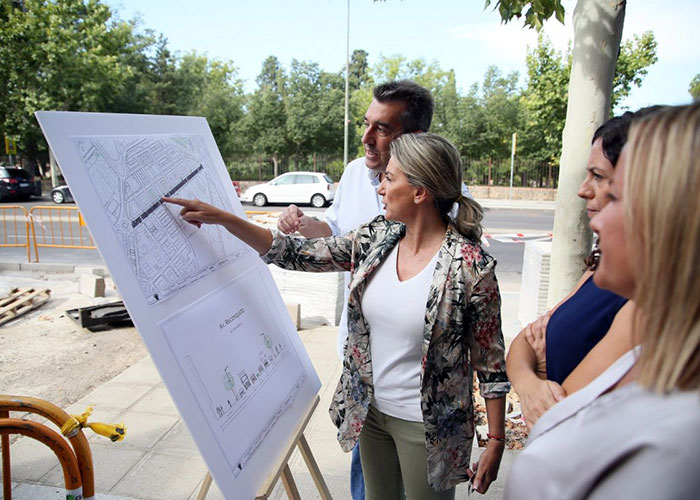 La alcaldesa destaca la inversión de casi un millón de euros que va a completar el Ayuntamiento en la Reconquista y adyacentes