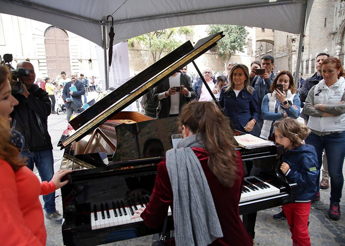 Milagros Tolón destaca la buena acogida de ‘Pianos en la calle’ que volverá al Casco Histórico de Toledo el año que viene