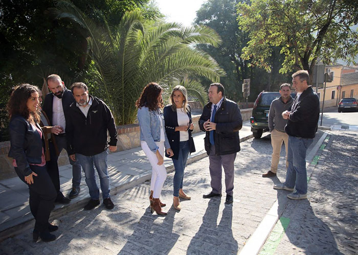 El Ayuntamiento arregla la plaza de Don Fernando con un nuevo pavimento y más espacio para el peatón