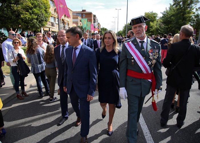 La alcaldesa felicita a los españoles en el Día de la Fiesta Nacional y destaca la labor de la Guardia Civil “los 365 días del año”