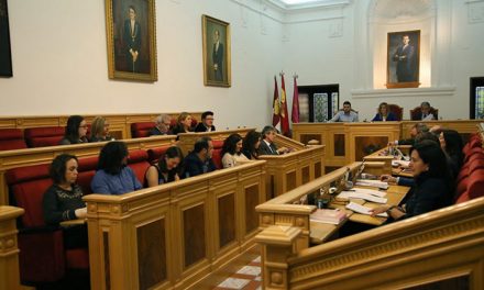 El Pleno del Ayuntamiento aprueba por unanimidad la declaración institucional en contra de la violencia machista en el marco del 25N