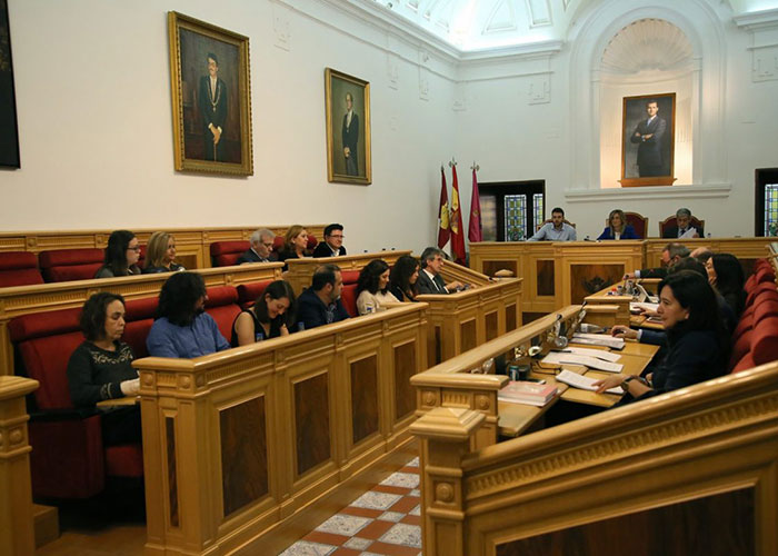 El Pleno del Ayuntamiento aprueba por unanimidad la declaración institucional en contra de la violencia machista en el marco del 25N