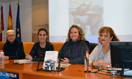 Ana del Paso recoge en su obra ‘Reporteras españolas, testigos de guerras’ su experiencia como mujer periodista en tierra de conflicto