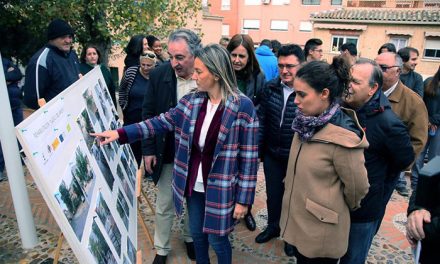 Milagros Tolón destaca que los Programas de Empleo revierten en la mejora de la ciudad, como en la nueva plaza de la calle del Arroyo