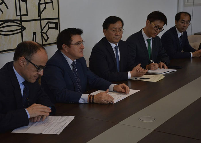 El Ayuntamiento recibe a una delegación china de Jinan interesada en el desarrollo empresarial, cultural y turístico de Toledo
