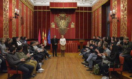 El Ayuntamiento recibe la visita de estudiantes estadounidenses que eligen Toledo para estudiar castellano