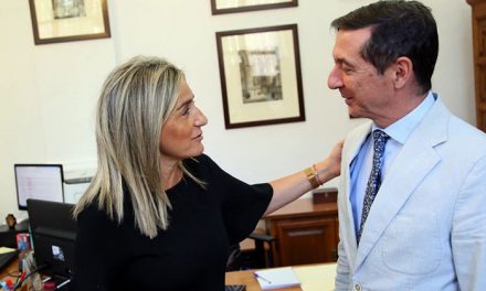 Milagros Tolón recibe al nuevo presidente de la Audiencia Provincial de Toledo, Juan Ramón Brigidano, en el Ayuntamiento