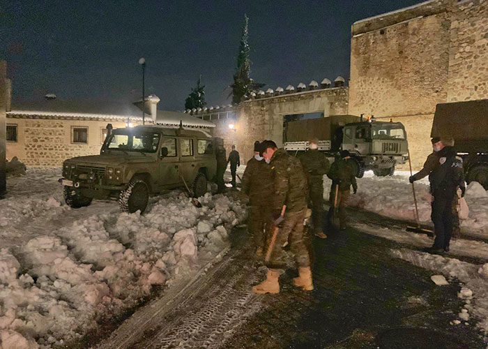 La UME y la Brigada Paracaidista del Ejército de Tierra trabajan desde esta noche en el dispositivo especial de limpieza de Toledo