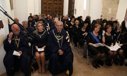 La alcaldesa comparte con la Hermandad de Caballeros y Damas Mozárabes su tradicional ceremonia anual previa al Corpus
