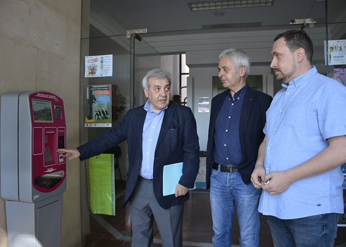 El Consistorio instala tres nuevos puntos de recarga de tarjetas del bus urbano en Buenavista, Polígono y la Estación de Autobuses