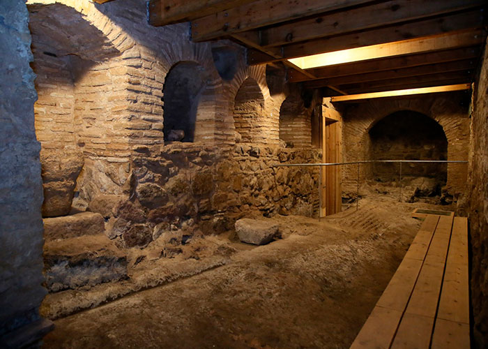 Milagros Tolón invita a descubrir los nuevos restos arqueológicos del conjunto romano termal público de la plaza Amador de los Ríos