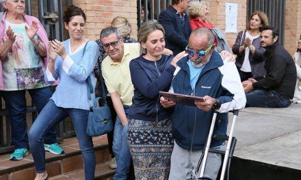 Milagros Tolón acompaña a los vecinos de Palomarejos en el pregón de las fiestas del barrio que se celebran hasta el día 10 de junio