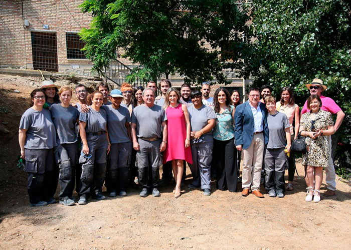 La alcaldesa visita las obras de la calle del Arroy