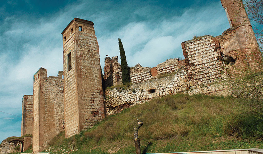 Castillo de Escalona sobre el río Alberche