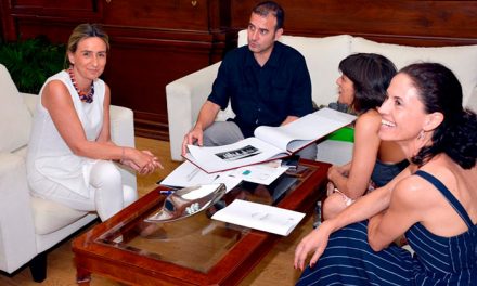 La alcaldesa de Toledo, Milagros Tolón, mantiene una reunión con el Club Esgrima de Toledo y analiza posibles usos de San Lázaro