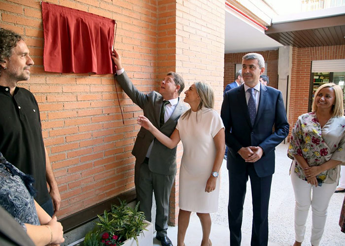 La alcaldesa asistió a la inauguración de las nuevas instalaciones del Centro de Educación Especial ‘Ciudad de Toledo’