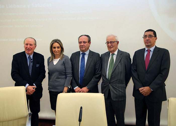 La alcaldesa comparte con el Colegio de Economistas los indicadores socioeconómicos que reflejan el progreso de la ciudad