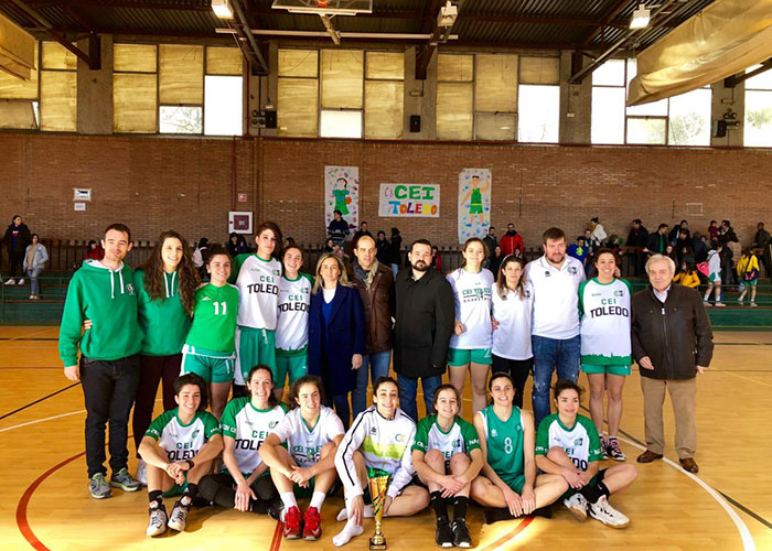 La alcaldesa felicita a las integrantes del CEI Toledo, subcampeonas de la Copa de Primera Nacional Femenina de Baloncesto disputada en la capital