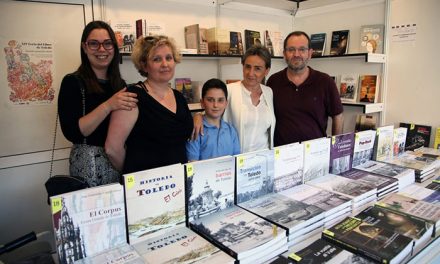 Milagros Tolón muestra su apoyo a los libreros y editores de la Feria del Libro y destaca la importancia de sacar la cultura a la calle