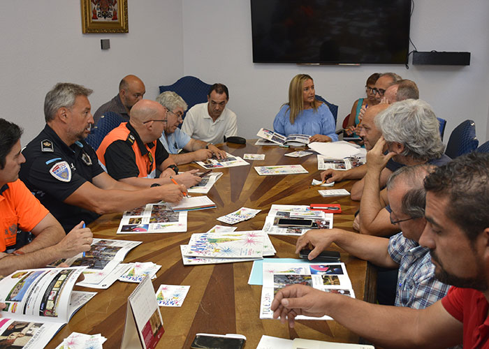 El Ayuntamiento acoge la reunión de coordinación para planificar el desarrollo las actividades de la Feria y Fiestas de Agosto