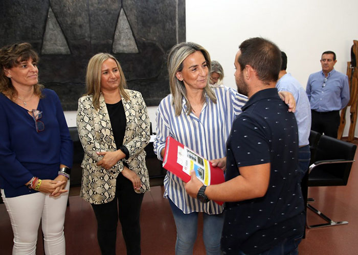 Milagros Tolón avanza en la entrega de llaves de 11 viviendas en el Polígono que esta fórmula para jóvenes llegará a más barrios