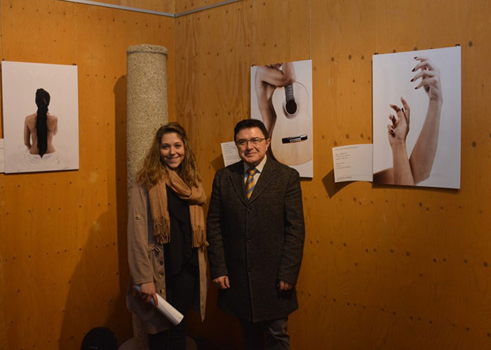 El Gobierno municipal apoya la nueva exposición de fotografía y poesía de las Cuevas de Hércules, ‘Más allá de la piel’
