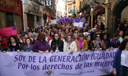 Toledo se moviliza a favor de la igualdad entre mujeres y hombres y dedica su manifiesto del 8M a las víctimas de violencia machista