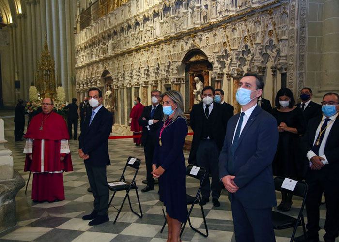 Milagros Tolón participa en la celebración del Corpus Christi en la Catedral