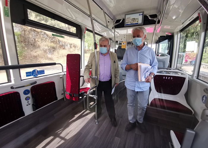 La flota de autobuses de Toledo incorpora dos nuevos vehículos de gas natural con nuevas medidas de seguridad