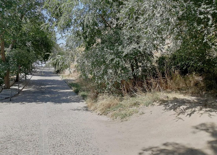 Las actuaciones del Plan de Empleo mejoran estos días el entorno medioambiental de barrios como las Tres Culturas